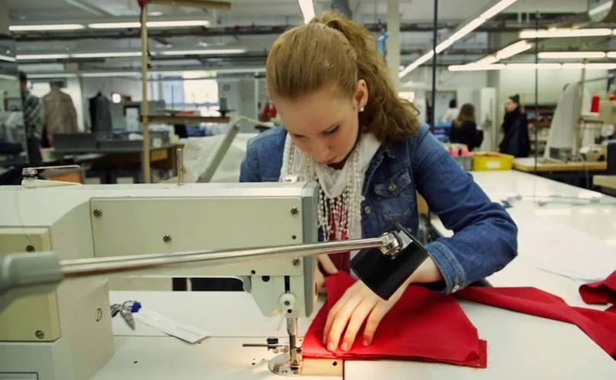 Textil- und Modenäher